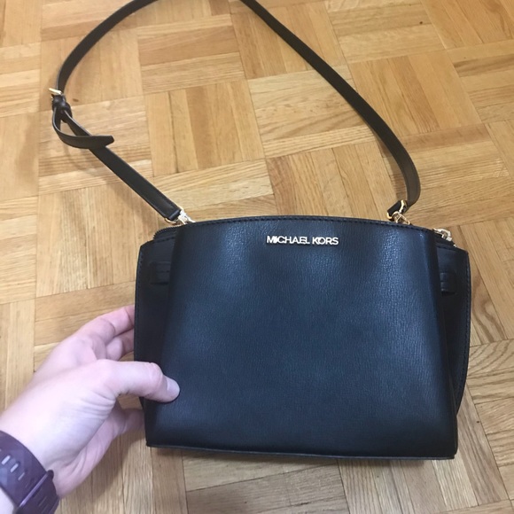 Michael Kors Handbags - BNWT Michael kors side purse